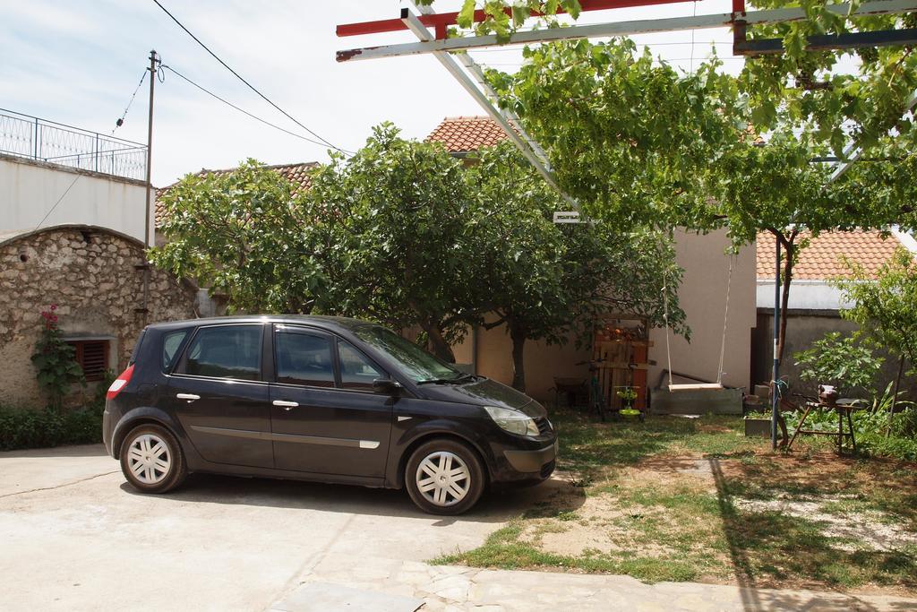 Apartments Viktorija Starigrad Paklenica Exterior foto