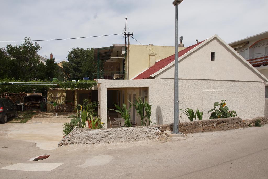 Apartments Viktorija Starigrad Paklenica Exterior foto