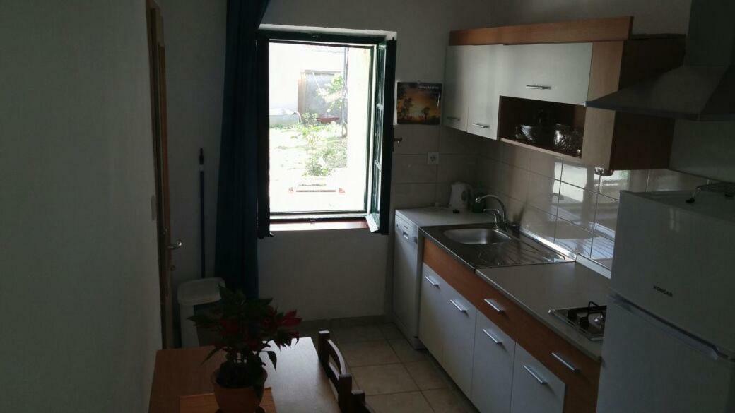 Apartments Viktorija Starigrad Paklenica Exterior foto