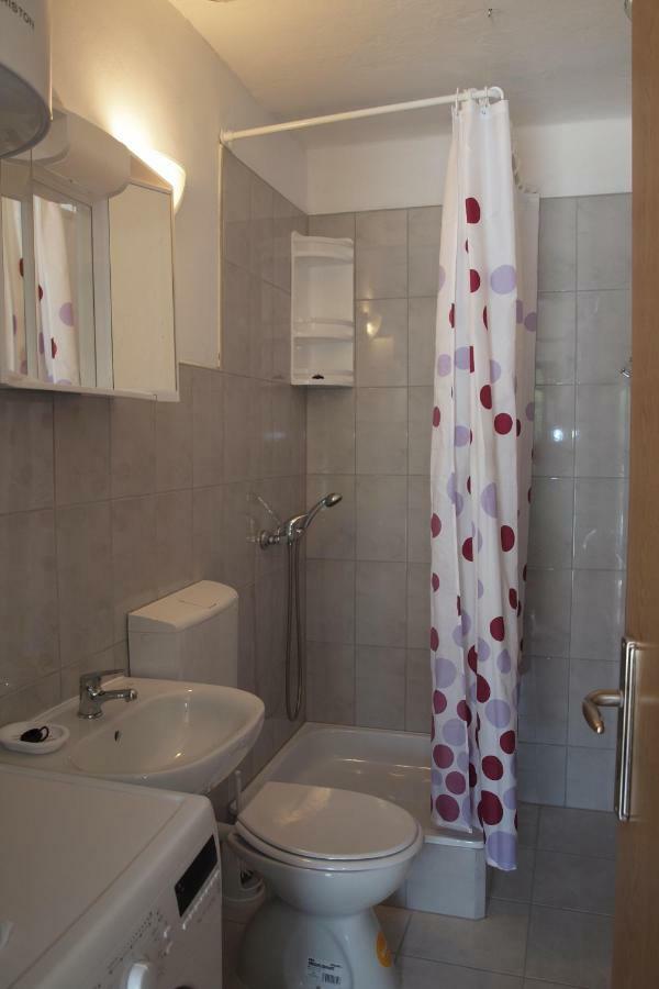 Apartments Viktorija Starigrad Paklenica Exterior foto
